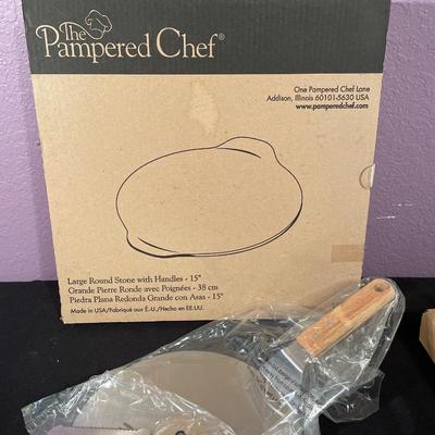 Pampered Chef Pizza Stone & NuWave tweel/cutter