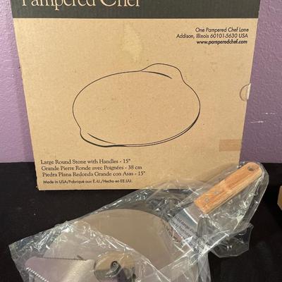 Pampered Chef Pizza Stone & NuWave tweel/cutter