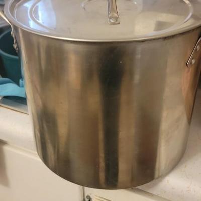 Box of baking, stock pot, serving trays