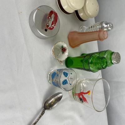 Misc vintage kitchen items