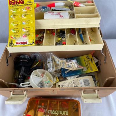 Tackle box with tackle
