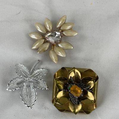3 vintage brooches