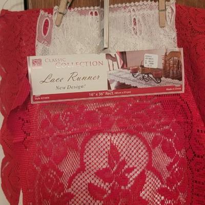 Stackable brown trees with lace runners