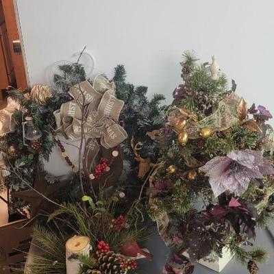 Tree, wreath, bird decor