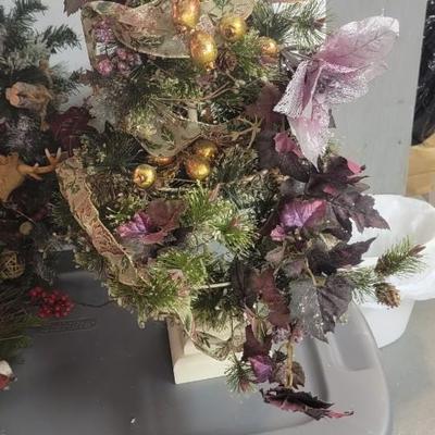 Tree, wreath, bird decor