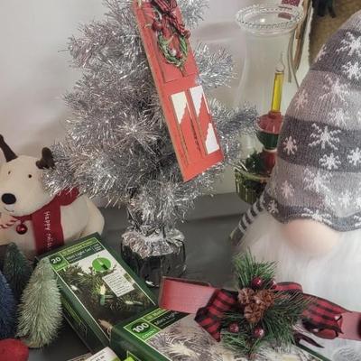 Tinsel tree, snowmen, lights