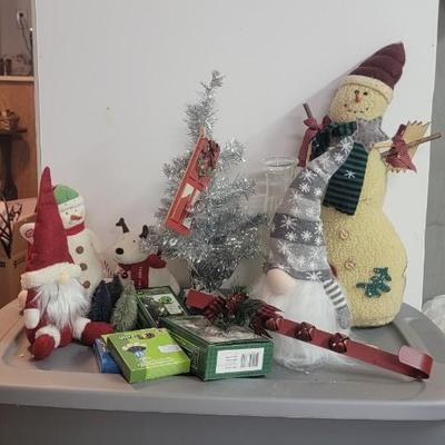 Tinsel tree, snowmen, lights