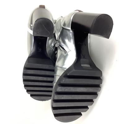 109 LOUIS VUITTON 'Spaceship' Star Trail Ankle Boots Size 41