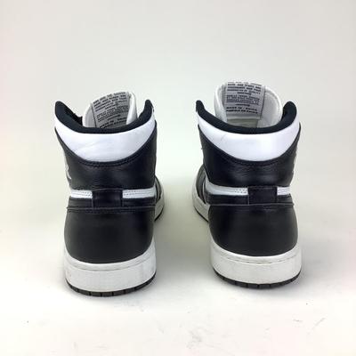 136 NIKE Air Jordan 1 Retro High OG Size 9