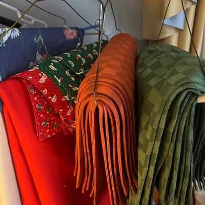 Big Lot Vintage & Contemp. Table Linens - Table Cloths, Napkins, Placemats, Runners, Lace, Seasonal
