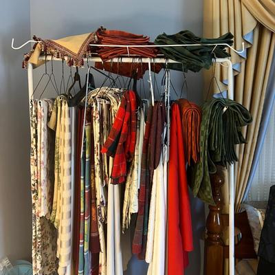 Big Lot Vintage & Contemp. Table Linens - Table Cloths, Napkins, Placemats, Runners, Lace, Seasonal