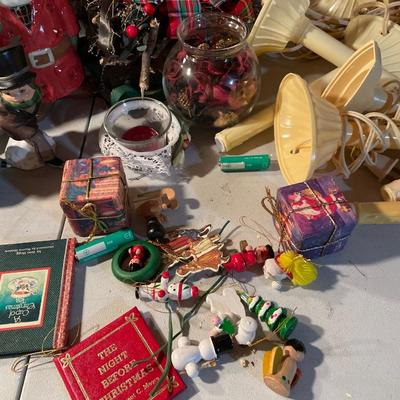 Christmas fun! 4 snowman mugs, red & clear candle glass sconce