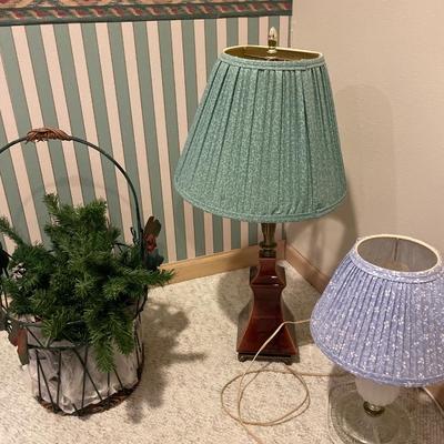 2 lamps and winter deco