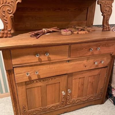 Unique hutch