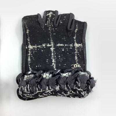 196 CHANEL Black Tweed/Leather Fingerless Gloves Size 7