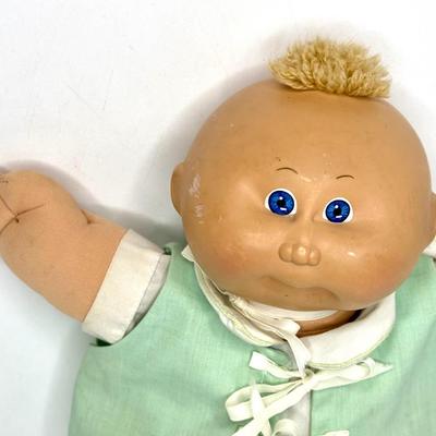 Lot of 2 Vintage Original Cabbage Patch Dolls with Original Box and Birth Certificate from 1984