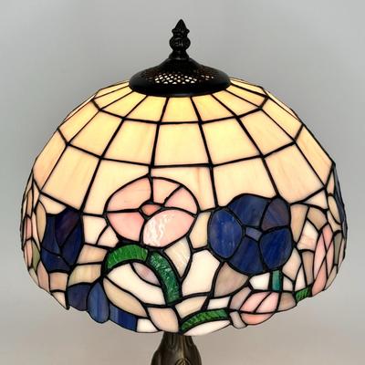 Gorgeous Tiffany Style Pull String Table Lamp