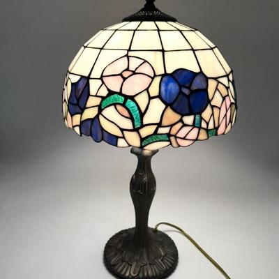 Gorgeous Tiffany Style Pull String Table Lamp