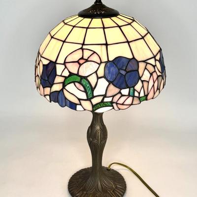 Gorgeous Tiffany Style Pull String Table Lamp