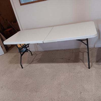 6 FOOT FOLDING TABLE