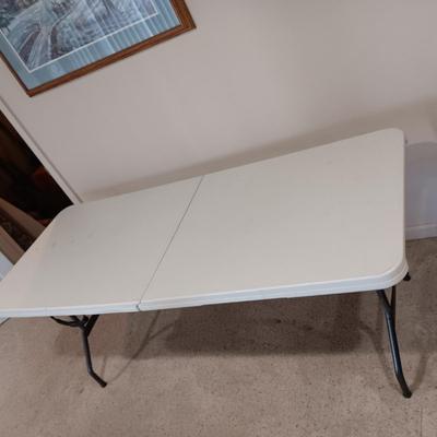 6 FOOT FOLDING TABLE