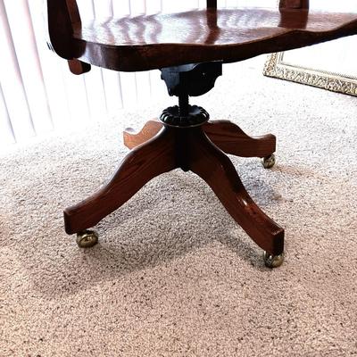 ANTIQUE WOODEN OFFICE/DESK CHAIR
