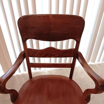 ANTIQUE WOODEN OFFICE/DESK CHAIR