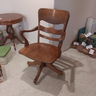 ANTIQUE WOODEN OFFICE/DESK CHAIR