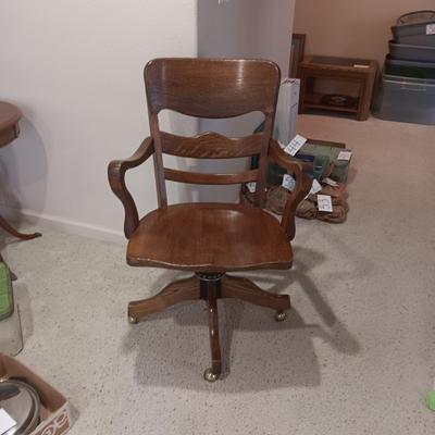 ANTIQUE WOODEN OFFICE/DESK CHAIR