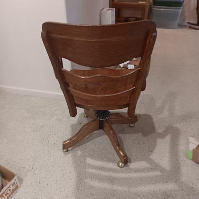 ANTIQUE WOODEN OFFICE/DESK CHAIR