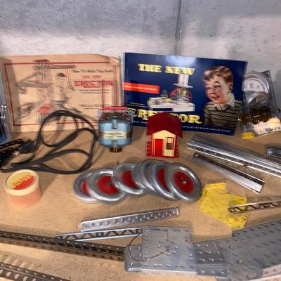 NIFTY OLD AC GILBERT ERECTOR SET LOOKS TO BE COMPLETE!