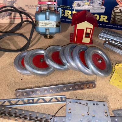 NIFTY OLD AC GILBERT ERECTOR SET LOOKS TO BE COMPLETE!