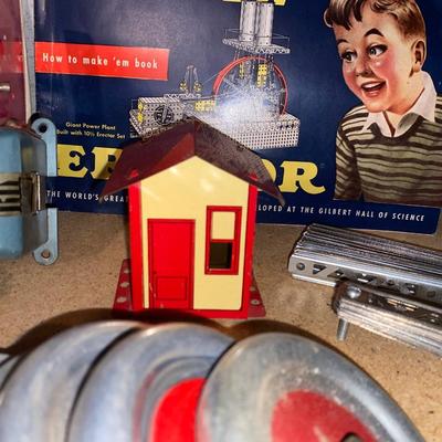 NIFTY OLD AC GILBERT ERECTOR SET LOOKS TO BE COMPLETE!