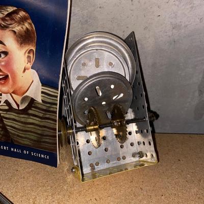 NIFTY OLD AC GILBERT ERECTOR SET LOOKS TO BE COMPLETE!
