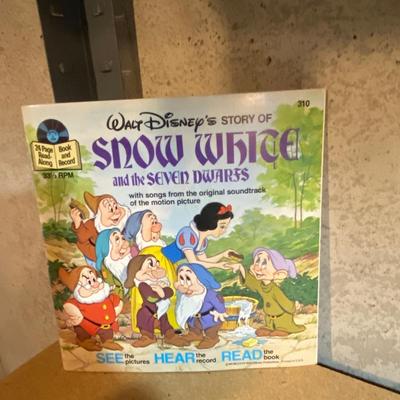 DISNEY READ ALONG WITH 45’s RECORDS ** CINDERELLA, SNOW WHITE, & IT’S A SMALL WORLD