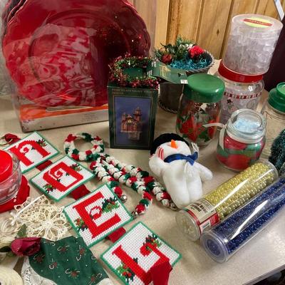 8 red charger plates & decor