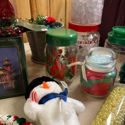 8 red charger plates & decor