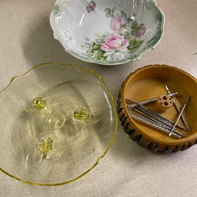 Floral bowl from Germany, 3-footed yellow depression glass plate