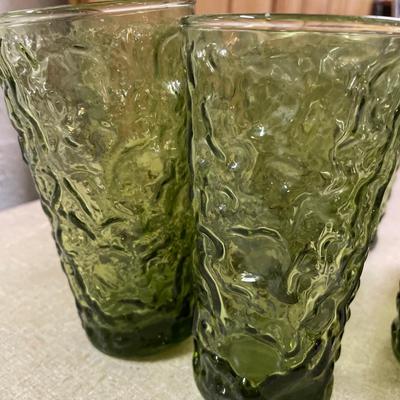 9 Green glasses & dishes