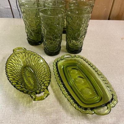 9 Green glasses & dishes