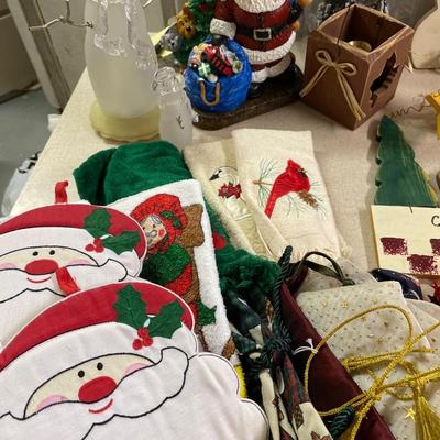 Variety of Christmas (incl oil lamp)