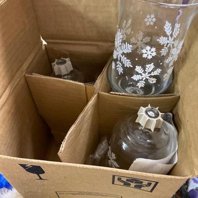 Variety of Christmas (incl oil lamp)