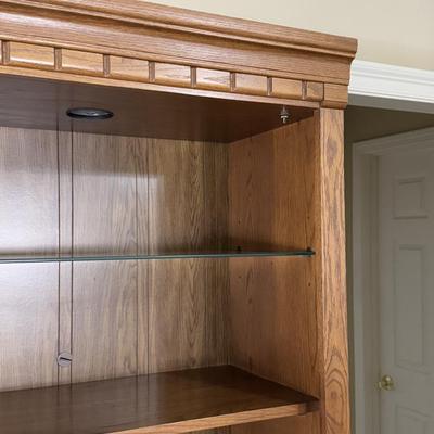Set of 2 Thomasville Lighted Book Cases (Shown Side By Side in Pictures)