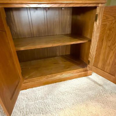 Set of 2 Thomasville Lighted Book Cases (Shown Side By Side in Pictures)
