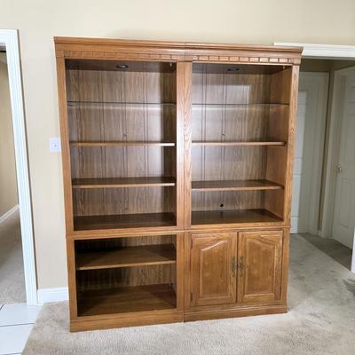 Set of 2 Thomasville Lighted Book Cases (Shown Side By Side in Pictures)