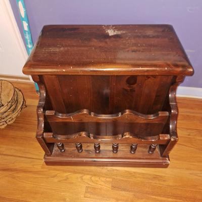 Magazine rack with Storage