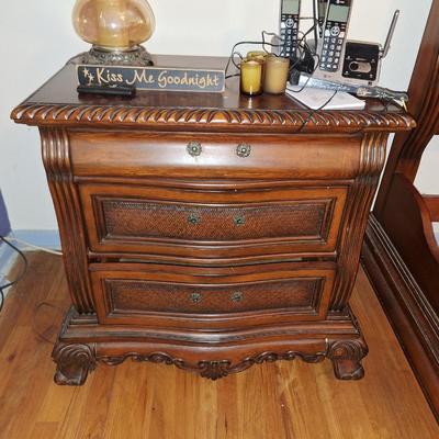 4pc Queen bed suite