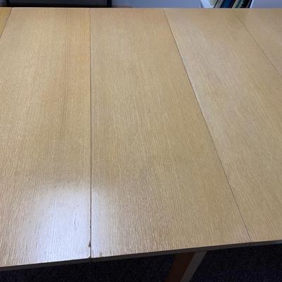 Oak table with 4 leaves