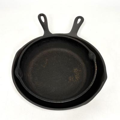 Set of 2 Cast Iron Pans - Lodge