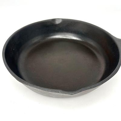 Set of 2 Cast Iron Pans - Lodge